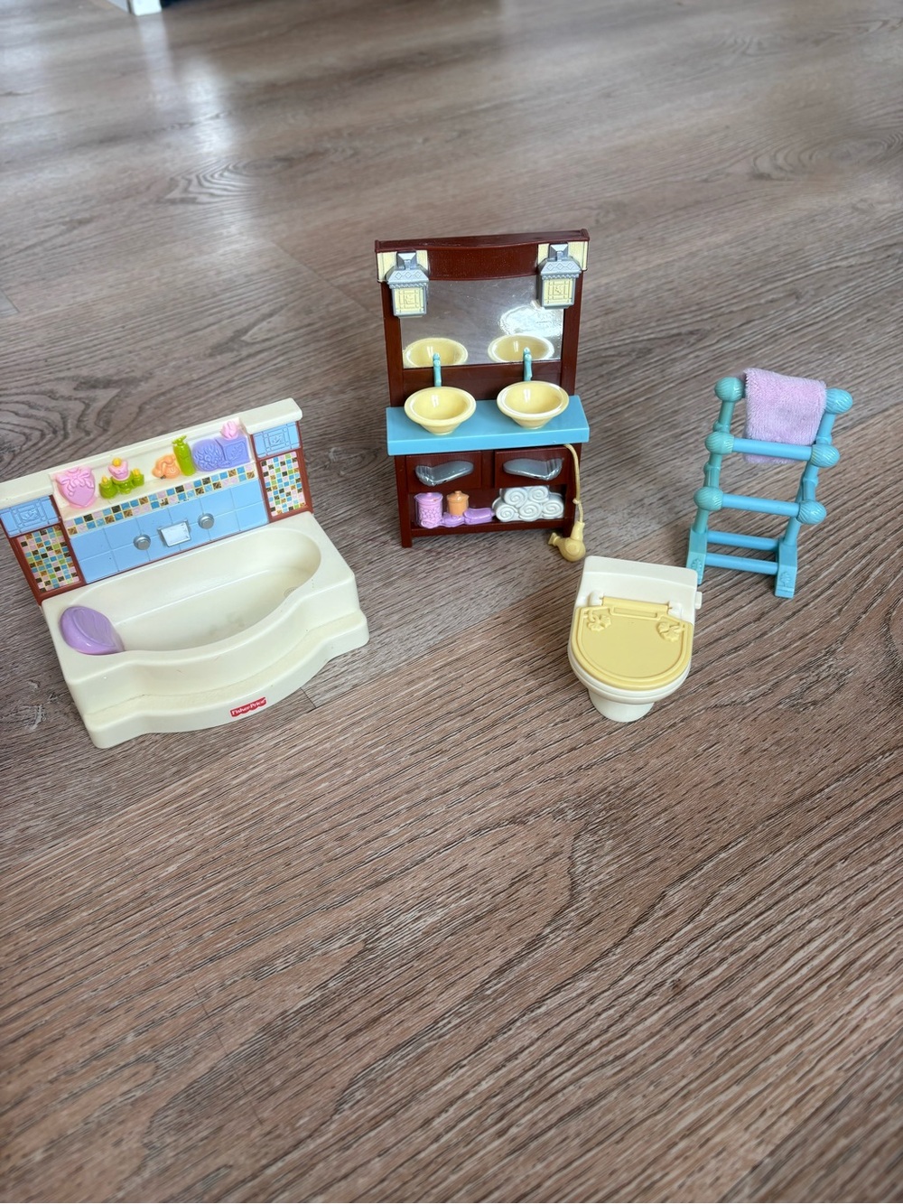 Fisher Price Loving Family 2008 Bathroom Tub Vanity Toilet Towel Rack